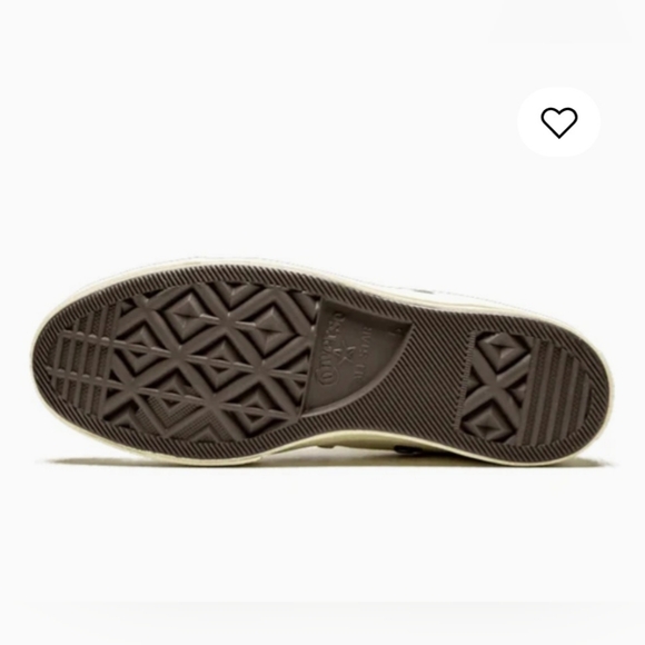 Converse X Comme des Garçons PLAY Chuck 70 Heart High-Tops - Picture 8 of 16